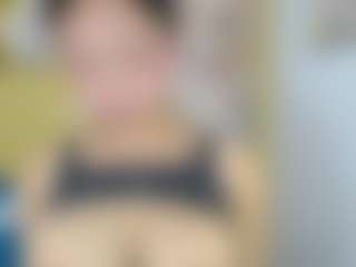 Hugekira's Live Sex Cam Show
