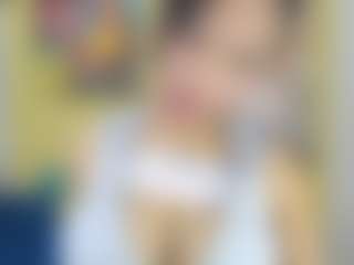 Hugekira's Live Sex Cam Show