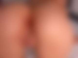 Live cam show with KhloeCutee - Small Ass on Milfs Live