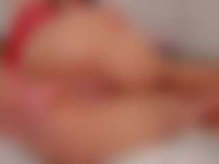 Live cam show with KhloeCutee - Small Ass on Camsoda