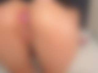 Live cam show with KhloeCutee - Small Ass on Camsoda