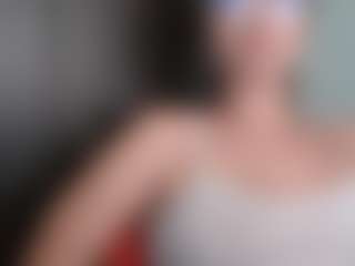 Live cam show with Trianabell - Living Room on Camsoda