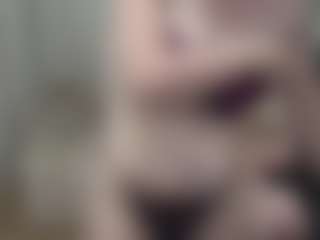 Live cam show with SquirtyAngela - Public Mature on livesuperchat.net