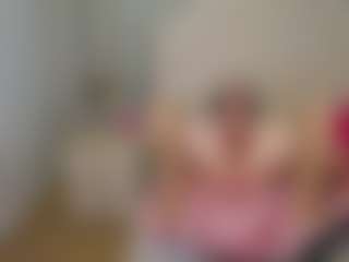 Live cam show with SquirtyAngela - Mature on milfzrlive.com