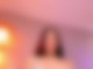 Live cam show with Lunar-leen - Kisses on TeamSkeetLive