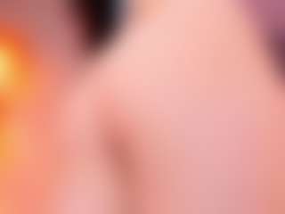 Live cam show with Lunar-leen - Kisses on SmokeAndPoke
