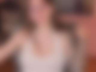 Live cam show with Anna - Nipple Piercings on Hubzter Live