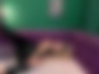 Live cam show with EvaMoran - Legs on Camsoda