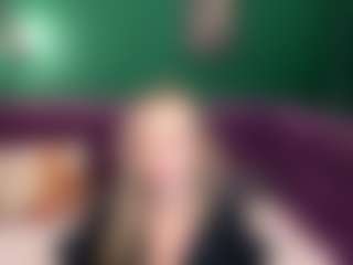 Live cam show with EvaMoran - Legs on Camsoda