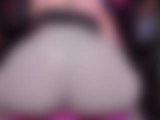 Live cam show with RaissaSky - Leggings on Latina Girls