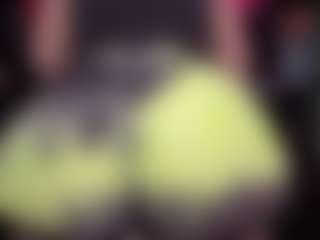 Live cam show with RaissaSky - Striptease MILF on Camiplay Live