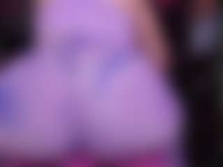 RaissaSky MILF webcam performer live streaming