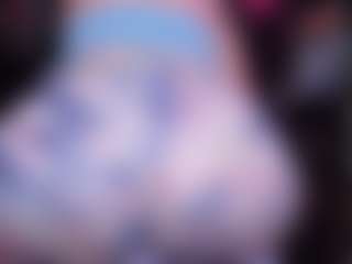 Live cam show with RaissaSky - Oil on Camsoda