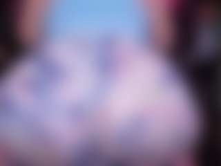 Live cam show with RaissaSky - Flashing on StripNow