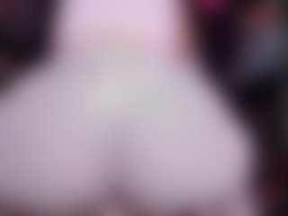 Live cam show with RaissaSky - Handjob on Camming Site