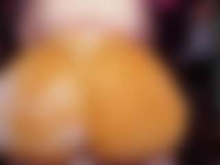 Pokaz na żywo z RaissaSky - Striptease MILF na Camsoda