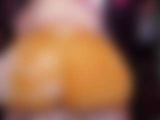 Live cam show with RaissaSky - Brown Eyes Mature on CamSextacy