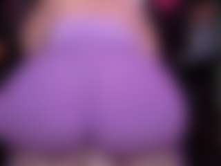 Live cam show with RaissaSky - Flashing on Camsoda