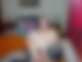 BubbleEmma MILF webcam performer live streaming