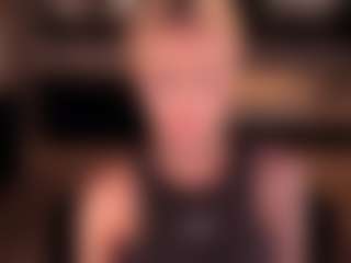 Live cam show with HannaConnorX - Living Room on xxxlivecams.org