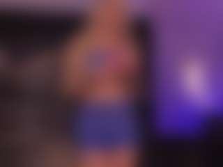 Live cam show with HannaConnorX - Small Ass on Soda Cam