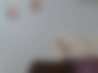 Live cam show with KylieBenson - Petite on livesuperchat.net