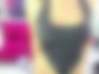 Live cam show with Tammypetit - Living Room on realtime-chat