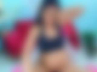 Live cam show with Tammypetit - Living Room on Camsoda