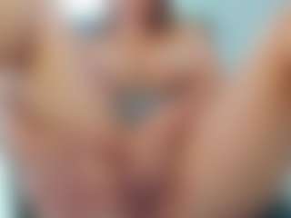 Live cam show with Frosty-fire - Skinny on googirlz