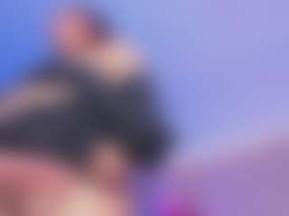 Live cam show with MelissaKarterrs - Petite MILF on CamwithHer