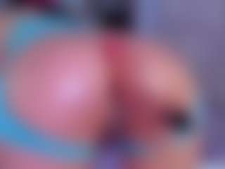 KonnyNaugthy MILF webcam performer live streaming