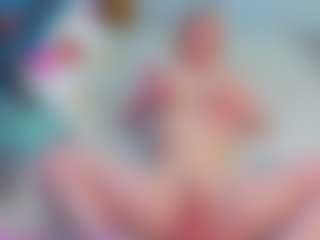 Live cam show with EmillyHart - Teen (18+) on chickslive.net