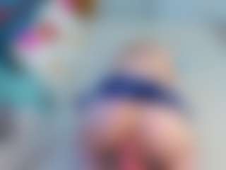 Live cam show with EmillyHart - Teen (18+) on hotwifechat.live