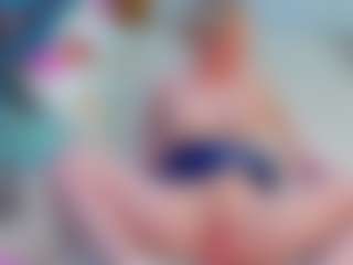 Live cam show with EmillyHart - Longhair on MyBangCams