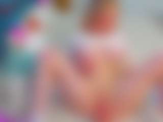Live cam show with EmillyHart - Blonde Hair on CamwithHer