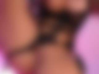 Live cam show with LaylaCruzRose - Petite on eurowanks.com