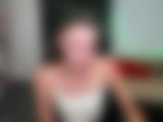 Live cam show with EmmiGreen - No Drinking on fapnchat
