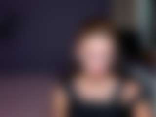 Live cam show with EmmiGreen - Brown Eyes on Camsoda