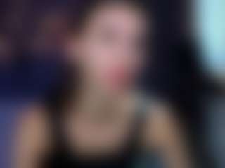 Live cam show with EmmiGreen - Brown Eyes on Hubzter Live