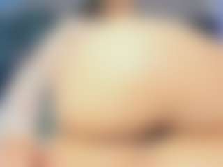 Live cam show with Kathia Hot - Camel Toe on TeamSkeetLive