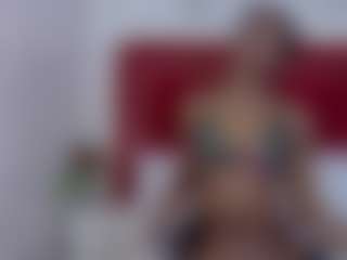 Live cam show with CoralHarrinsonn - Living Room on Camsoda