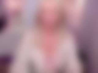 Live cam show with ScarlettMai - Belly on Big Tits
