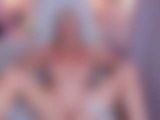 Live cam show with ScarlettMai - Belly on AdultVida.com