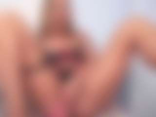 aneelory MILF webcam performer live streaming