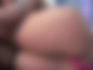 aneelory MILF webcam performer live streaming