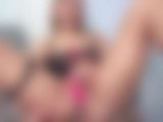 aneelory MILF webcam performer live streaming