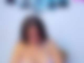 Live cam show with lisa - Robe on Camsoda