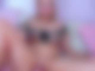 Live cam show with Miilla-Cooper - Brown Eyes Lovense on Milfs Live