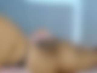Live cam show with Francihot4 - Gagging on Camsoda