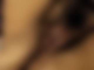 Spettacolo in cam dal vivo con Dalila-3squirt - Nipple Piercings su Camsoda